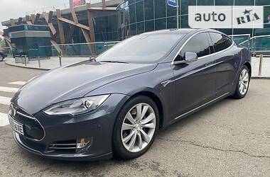 Седан Tesla Model S 2015 в Киеве