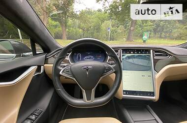 Седан Tesla Model S 2015 в Киеве