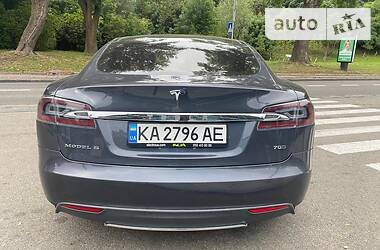 Седан Tesla Model S 2015 в Киеве