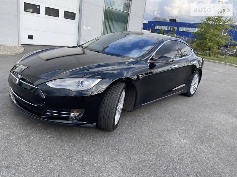 Лифтбек Tesla Model S 2013 в Днепре