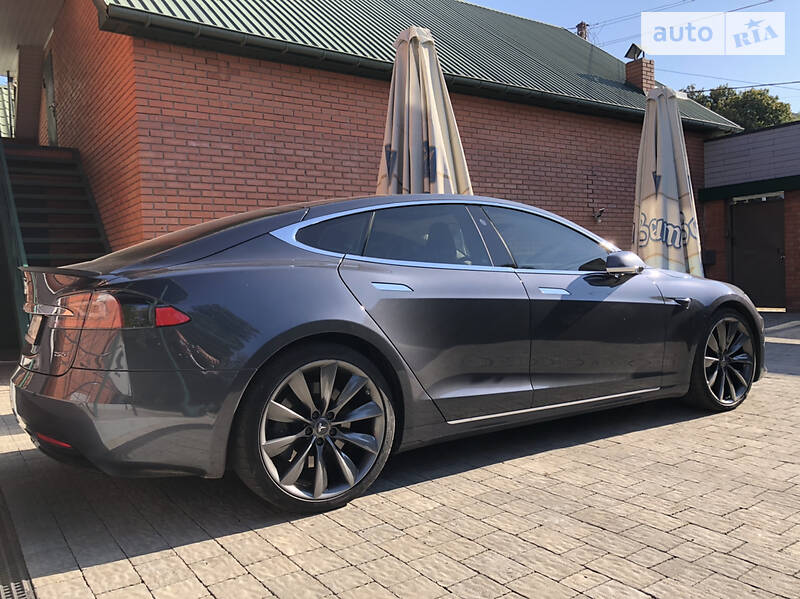 Хетчбек Tesla Model S 2017 в Харкові