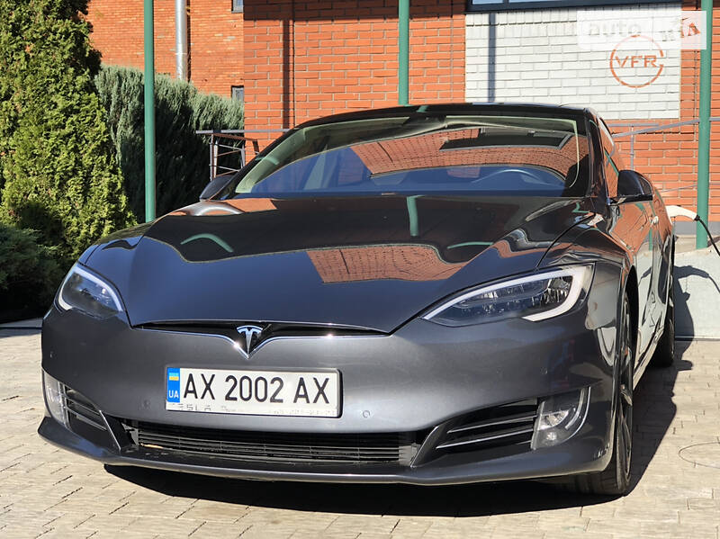 Хетчбек Tesla Model S 2017 в Харкові