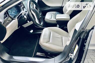 Лифтбек Tesla Model S 2015 в 