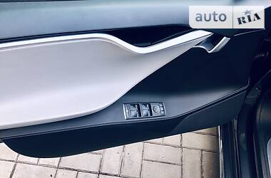 Лифтбек Tesla Model S 2015 в 