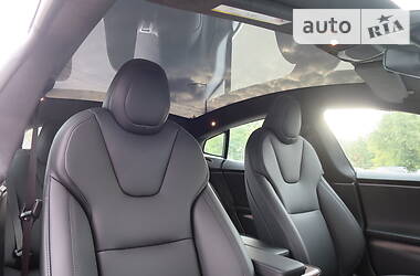Седан Tesla Model S 2020 в 