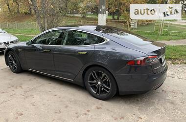 Седан Tesla Model S 2015 в Киеве