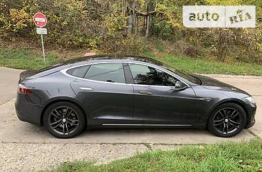 Седан Tesla Model S 2015 в Киеве