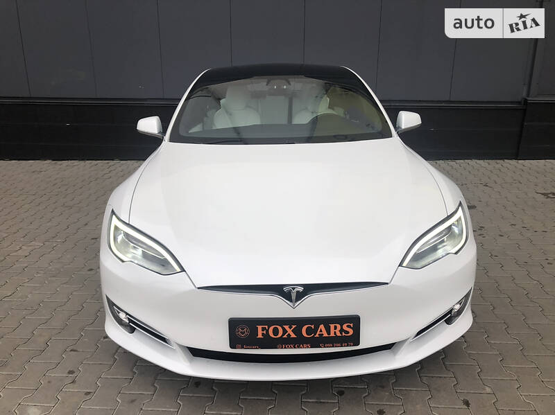 Лифтбек Tesla Model S 2017 в Киеве