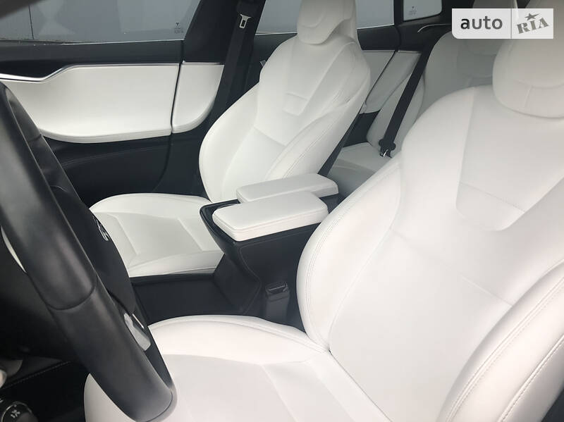 Лифтбек Tesla Model S 2017 в Киеве