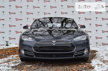 Лифтбек Tesla Model S 2016 в Киеве