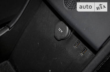 Седан Tesla Model S 2013 в 