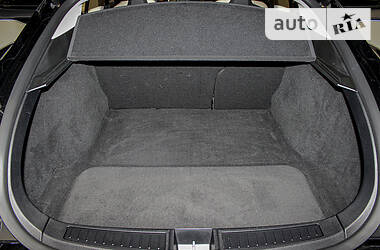 Седан Tesla Model S 2013 в 