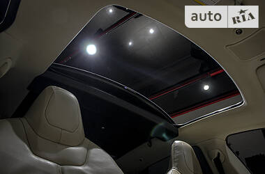 Седан Tesla Model S 2013 в 
