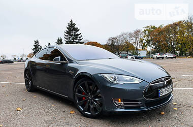 Tesla Model S 2014