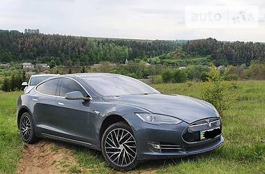 Лифтбек Tesla Model S 2013 в 