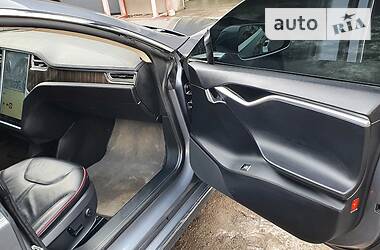 Лифтбек Tesla Model S 2013 в 