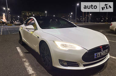 Седан Tesla Model S 2014 в Чернівцях