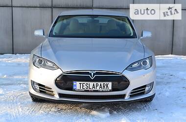 Лифтбек Tesla Model S 2013 в Киеве