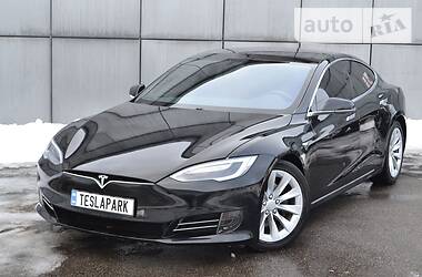 Ліфтбек Tesla Model S 2016 в Києві