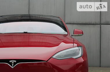 Лифтбек Tesla Model S 2018 в Киеве