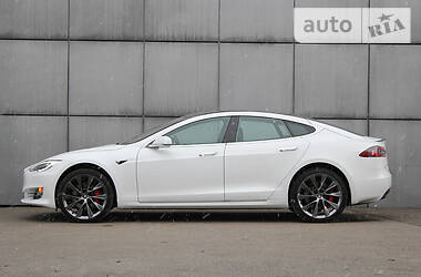 Седан Tesla Model S 2019 в Києві