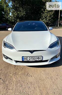 Седан Tesla Model S 2016 в Кривом Роге