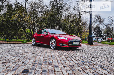 Tesla Model S 2015