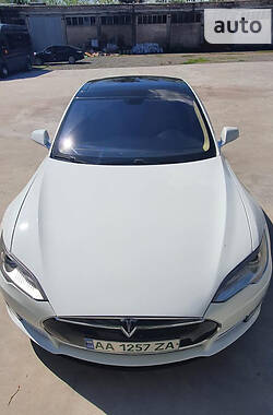 Tesla Model S 2013