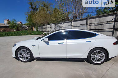 Лифтбек Tesla Model S 2013 в Киеве