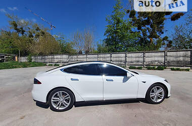 Лифтбек Tesla Model S 2013 в Киеве