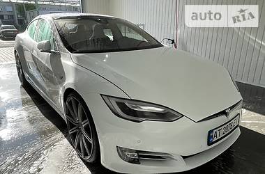 Седан Tesla Model S 2016 в 