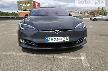 Лифтбек Tesla Model S 2017 в Киеве