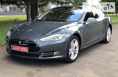 Седан Tesla Model S 2013 в Ровно