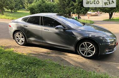 Седан Tesla Model S 2013 в Ровно