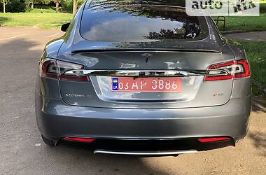 Седан Tesla Model S 2013 в Ровно