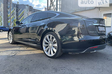 Лифтбек Tesla Model S 2014 в Киеве