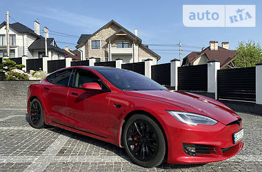 Седан Tesla Model S 2017 в Львові