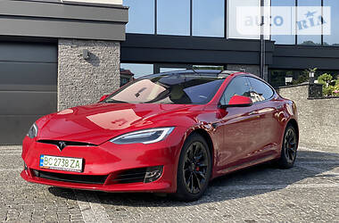 Седан Tesla Model S 2017 в Львові