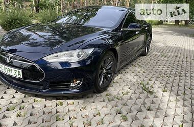 Tesla Model S 2015