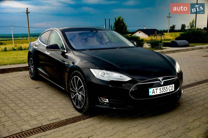 Tesla Model S 2015