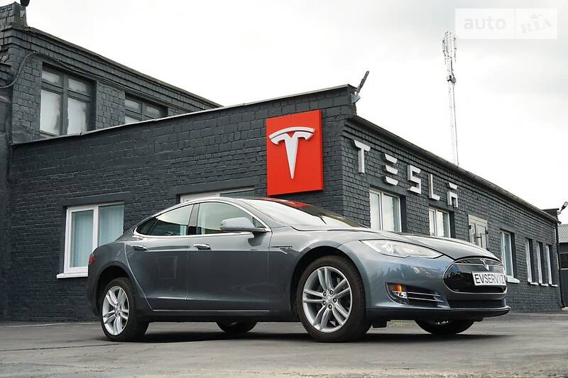 Седан Tesla Model S 2013 в Киеве