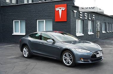 Tesla Model S 2013