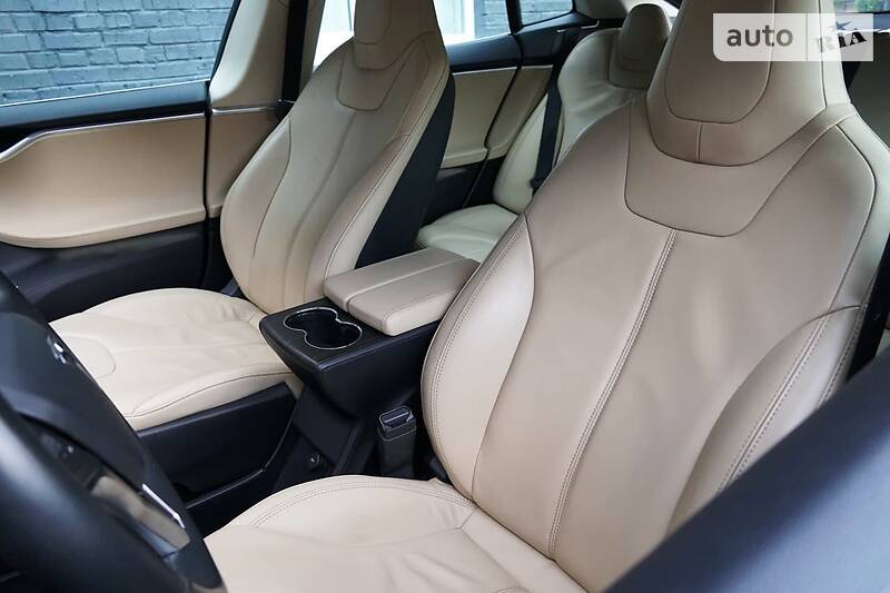 Седан Tesla Model S 2013 в Киеве
