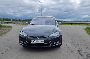 Седан Tesla Model S 2014 в Виннице