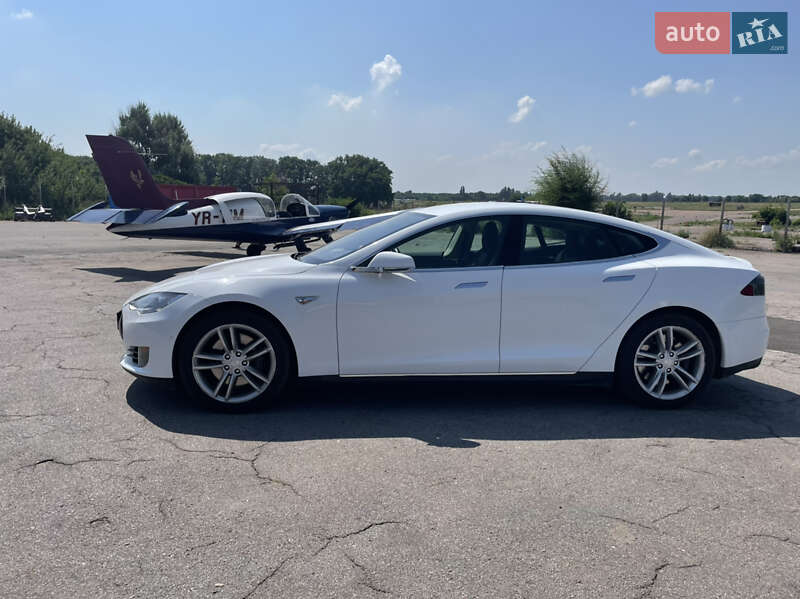 Лифтбек Tesla Model S 2015 в Черкассах