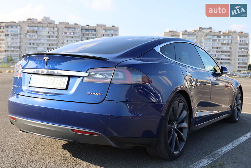 Хэтчбек Tesla Model S 2016 в Львове