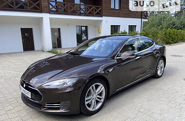 Tesla Model S 2013