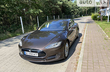 Ліфтбек Tesla Model S 2013 в Львові