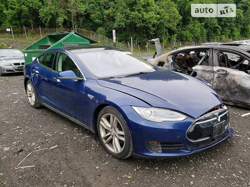 Ліфтбек Tesla Model S 2015 в 