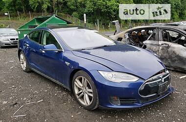 Tesla Model S 2015